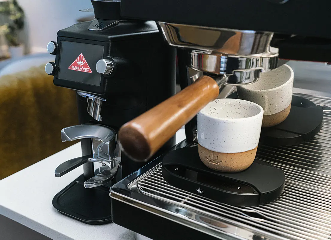 Espresso parzone na wadze połączonej z młynkiem E64 WS